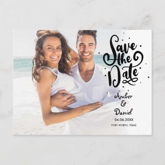 Save the Date Chic Script Spots Foto Aankondigingskaart (Voorkant)