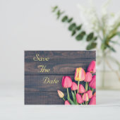 Save the Date - Donkerroze Tulpen & Hout Aankondigingskaart (Staand voorkant)