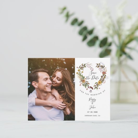 Save the Date Floral Heart Garland Foto Aankondigingskaart (Staand voorkant)