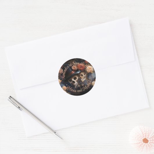 Save the Date Gothic Bruiloft Romantische Kus Ronde Sticker (Envelop)