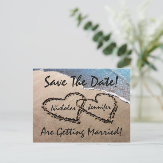Save The Date Hearts Sand Beach Bruiloft Briefkaar Aankondigingskaart (Staand voorkant)