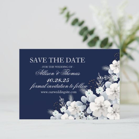 Save the date kaart witte bloem sakura donkerblauw (Staand voorkant)