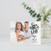 Save the Date Modern Chic Script Foto Briefkaart (Staand voorkant)