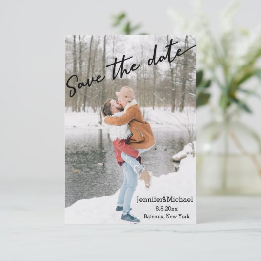 save the date,photo of couple kiss in snow kaart (Staand voorkant)