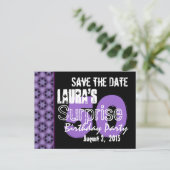 Save the Date Surprise 50th Modern Paarse Zwart 02 Aankondigingskaart (Staand voorkant)