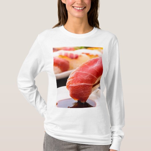 Savor the Dip – A consistent aesthetic T-shirt (Voorkant)