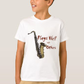 Saxofoon speelt goed met anderen t-shirt (Voorkant)