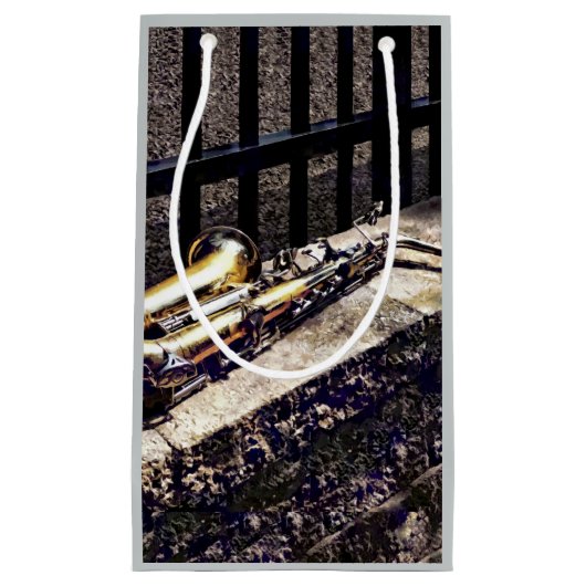 Saxophone on Wall Klein Cadeauzakje (Voorkant)