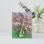 Saxophone tegen brrick briefkaart (Staand voorkant)