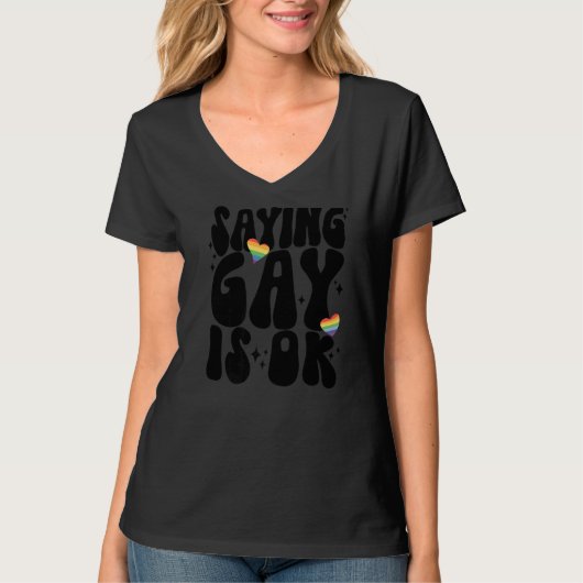 Saying Gay Is Ok Rainbow Heart Gay Lesbian Trans L T-shirt (Voorkant)