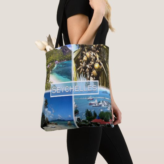 SC Seychellen - Beach Resort - Lodoicea Maldivica Tote Bag (Dichtbij)