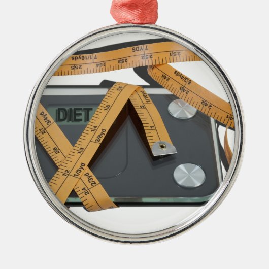 ScaleMeasuringTape021613.png Metalen Ornament (Voorkant)