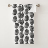 Scallop Shell Block Print, Black and White Bad Handdoek (Insitu)