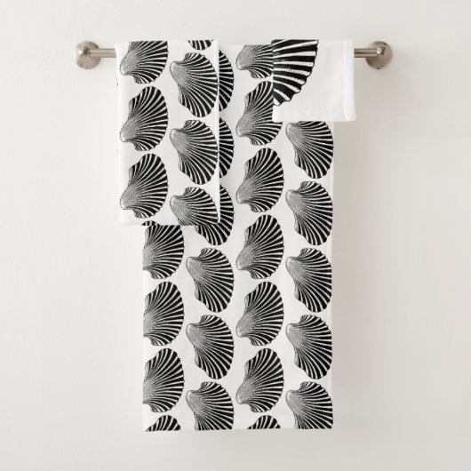 Scallop Shell Block Print, Black and White Bad Handdoek (Insitu)