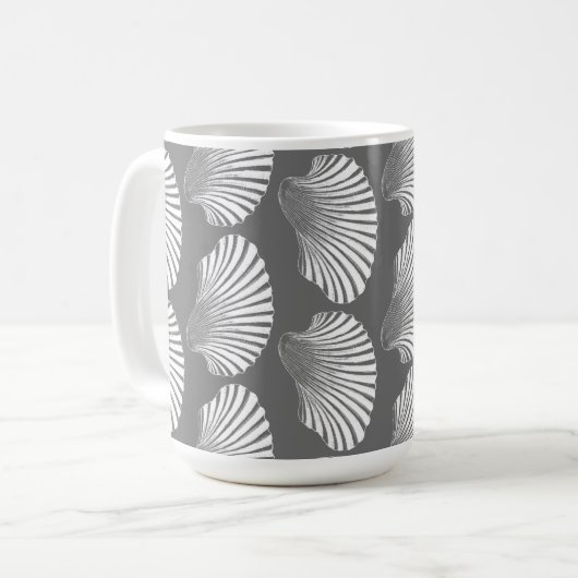 Scallop Shell Block Print, Grey and White Koffiemok (Voorkant links)