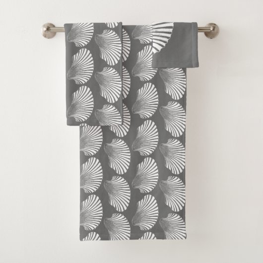 Scallop Shell Block Print, grijs / grijs en wit Bad Handdoek (Insitu)