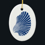 Scallop Shell Block Print, Indigo and White Keramisch Ornament<br><div class="desc">Ornament in een blokafdrukpatroon, gebaseerd op een schaalverdeling, in donkermarine / indigo blauw op een witte achtergrond</div>