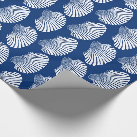 Scallop Shell Block Print, Navy Blue en White Cadeaupapier (Hoek)
