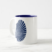 Scallop Shell Block Print, Navy Blue en White Tweekleurige Koffiemok (Voorkant links)