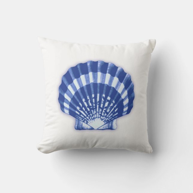 Scallop Shell - Navy Blue op een witte achtergrond Buitenkussen (Voorkant)