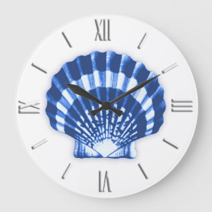 Scallop Shell - Navy Blue op een witte achtergrond Grote Klok