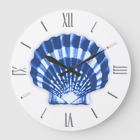 Scallop Shell - Navy Blue op een witte achtergrond Grote Klok (Voorkant)