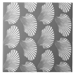 Scallop Shell Print, grijs / grijs en wit Tegeltje