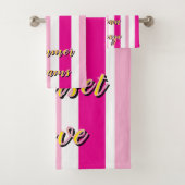 Scalloped Cabana Pink White Summer Stripes Bad Handdoek (Insitu)