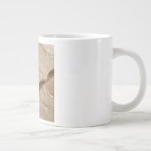 Scalloped Edge Travertine Retro Futurism Grote Koffiekop (Rechts)