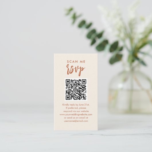 Scan me RSVP Boho Desert Bruiloft QR Code RSVP Informatiekaartje (Staand voorkant)