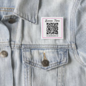 Scanbare QR-code met cursief handschrift Vierkante Button 5,1 Cm (In situ)