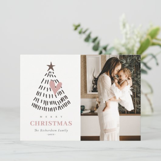 Scandi Minimal Blush Heart Christmas Tree Photo Feestdagenkaart (Staand voorkant)