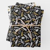 Scandi Winter Kerstmis Gold en Black Woodland Inpakpapier Vel (In situ)