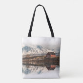 Scandinavian Boat House Landscape Tote Bag (Achterkant)