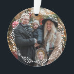 Scandinavian Folk Dala Horse Christmas Ornament<br><div class="desc">Geïnspireerd door Zweedse volkskunstmotieven, heeft dit charmante ornament met acrylkerstbomen een lijst rond je foto aan de ene kant met twee Zweedse dala-paarden en gemakkelijk gepersonaliseerde tekst aan de andere kant. Pas aan met uw familienaam, ieders individuele namen en het jaar om uw eigen aandenken te creëer dat u nog...</div>