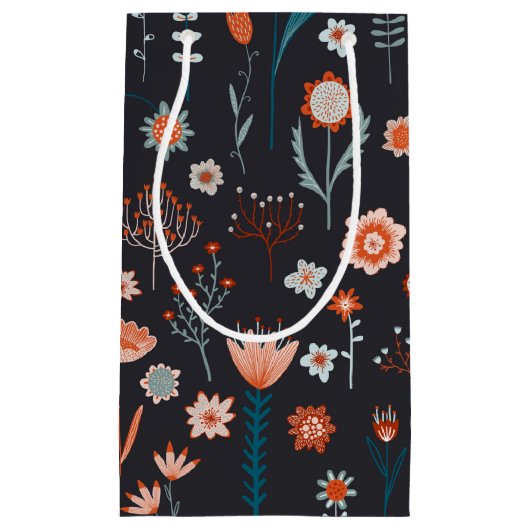 Scandinavian Summer Flowers Dark Klein Cadeauzakje (Voorkant)