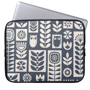 Scandinavische bloemen: wit, blauw, minimalistisch laptop sleeve