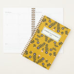 Scandinavische Folk Flower in Yellow Personalized Planner<br><div class="desc">Moderne Scandinavische opvouwbloem,  geel,  roze en grijs,  gepersonaliseerd met jouw naam.</div>
