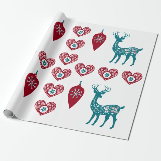 Scandinavische kerstharten Reindeer Red Baubles Cadeaupapier (Uitgerold)