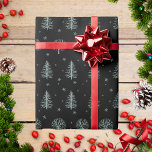 Scandinavische Nordic Christmas Trees Sneeuwvlokke Cadeaupapier<br><div class="desc">Scandinavische Nordic Christmas Trees Sneeuwvlokken Wrapping Paper Omhels de eenvoud en schoonheid van Scandinavisch design met dit feestelijke inpakpapier. De ingewikkelde kerstboompatronen roepen een gevoel van traditie en warmte op,  waardoor het een heerlijke keuze is voor uw feestgeschenk.</div>