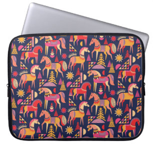 Scandinavische paarden: decoratief naadloos ontwer laptop sleeve