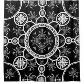 Scarab tegellijnpatroon met zwarte achtergrond douchegordijn (Voorkant)