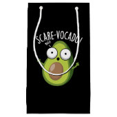 Scare-vocaco Funny Avocado Pun Dark BG Klein Cadeauzakje (Voorkant)
