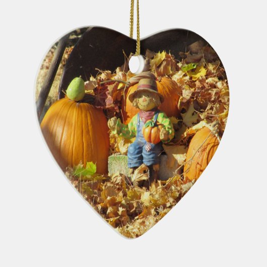 Scarecrow King op zijn pompoen troon Keramisch Ornament (Rechts)