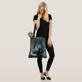 Scared Victoriaans Girl Ghost die loopt tot Tote Bag (Op model)