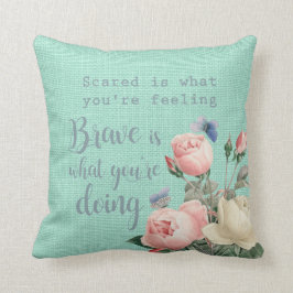 Scared vs Brave Kussen