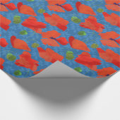 Scarlet Field Poppies op bladblauwe achtergrond Cadeaupapier (Hoek)