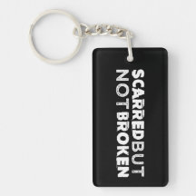 Scarred maar niet Broken Sleutelhanger Black