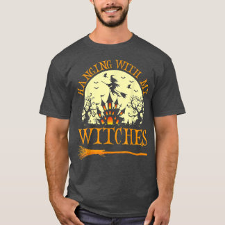Scary Halloween design met heks, heksenbezem, ba T-shirt