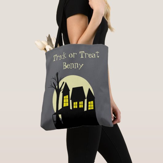 Scary Haunted House Tote Bag (Dichtbij)